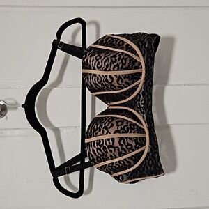 Unbranded bra, European sizing 95E, US sizing 38DDD, 38F. Black and beige.